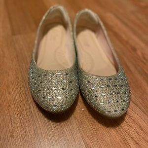 Forever Comfort Size 10. Sparkly Gold Flat Formal Dress Shoes. Like New.